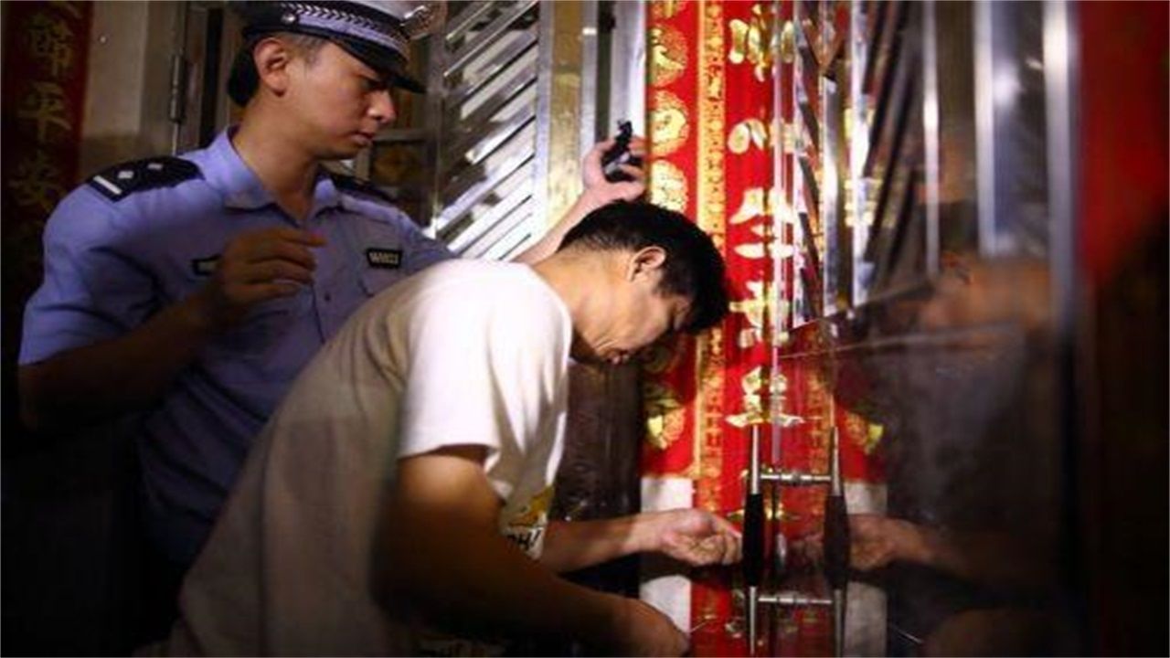 铜陵请开锁师傅开了锁后，师傅为什么一般都不进门，就算主人请也不进去？